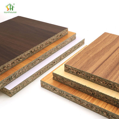 ভালো দাম 16mm Melamine Chipboard 1220x2440mm E1 গ্রেড ভাড়া অ্যাপার্টমেন্ট সংস্কারের জন্য অনলাইন