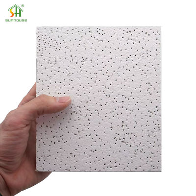 ভালো দাম শব্দ নিষ্ক্রিয়কারী খনিজ ফাইবার সাসপেন্ড সিলিং টাইলস অগ্নি প্রতিরোধী অনলাইন